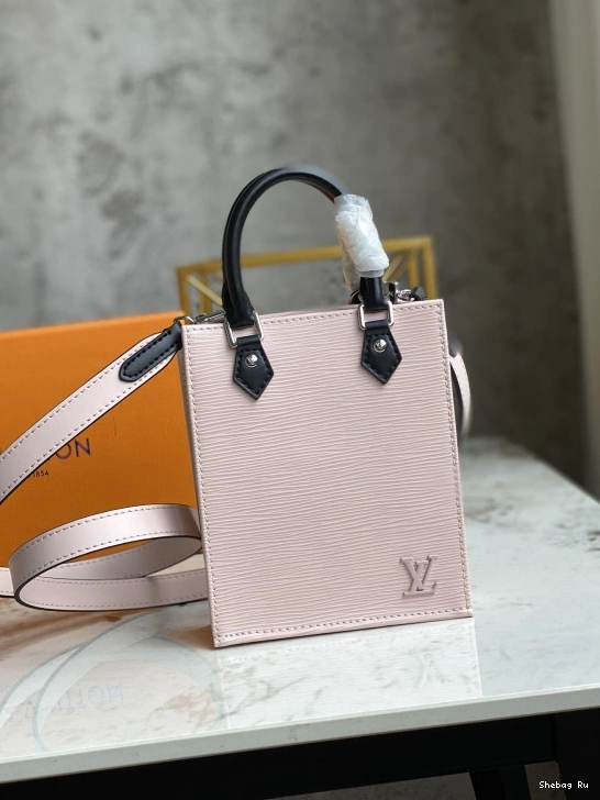 VUITTON PETIT SAC PLAT LOUIS 0821